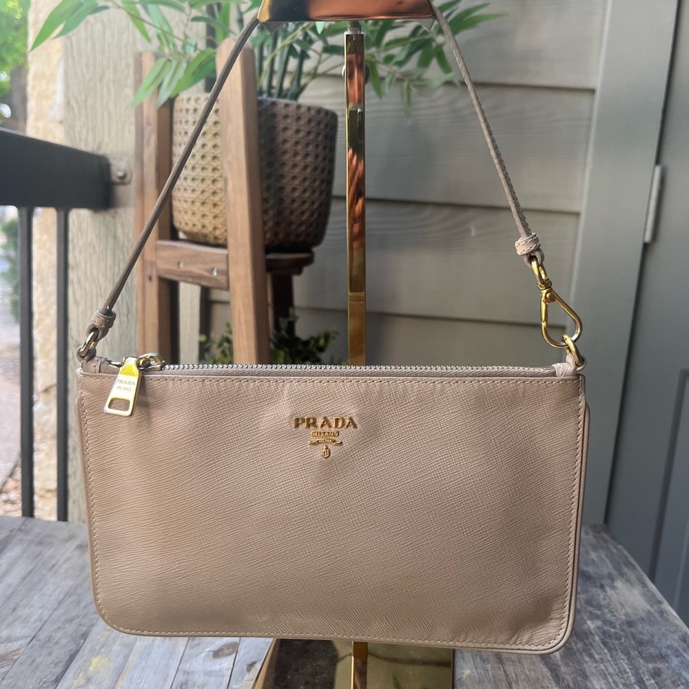 Prada Saffiano Lux Pochette 🤍